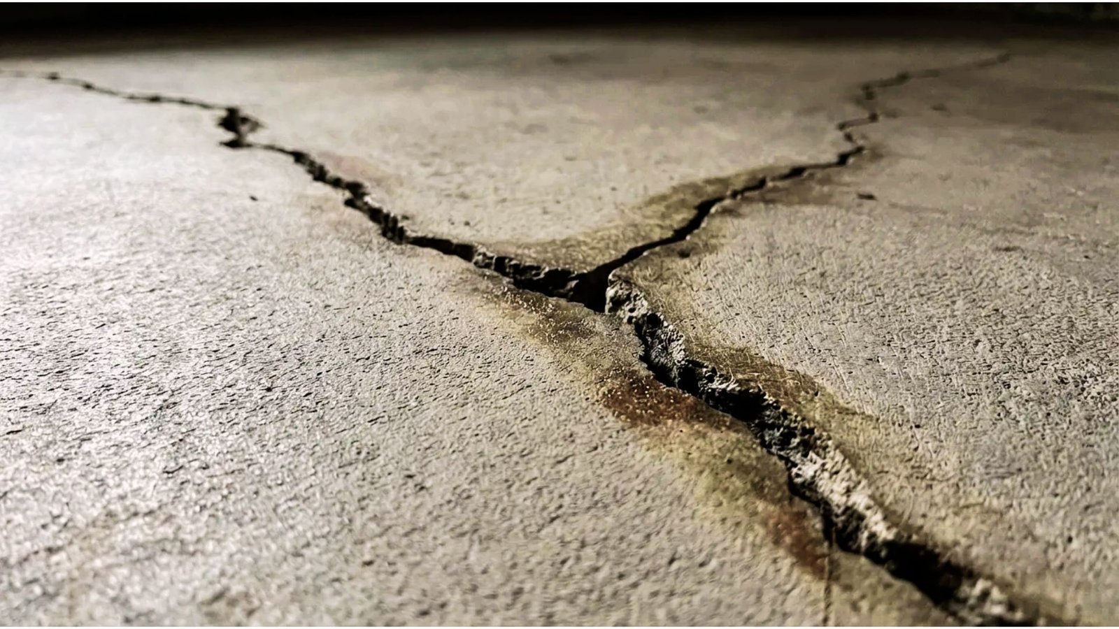 Image showing crack on the floor.